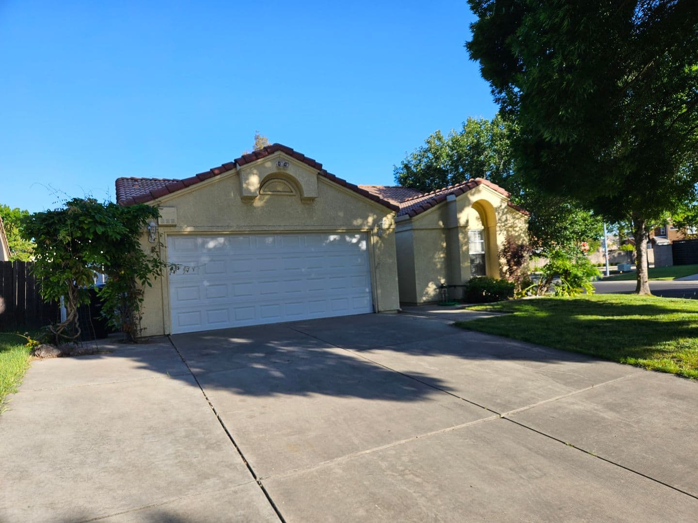 Modesto House: 221 Rector Ln