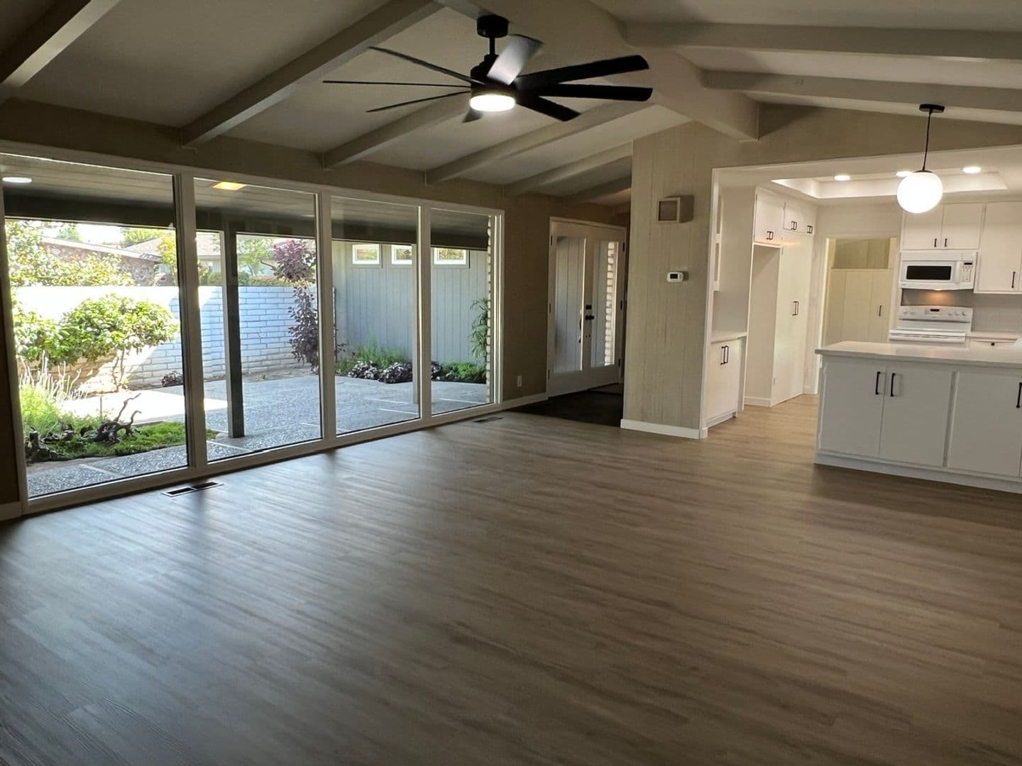 Modesto House: 418 Wentworth Ln