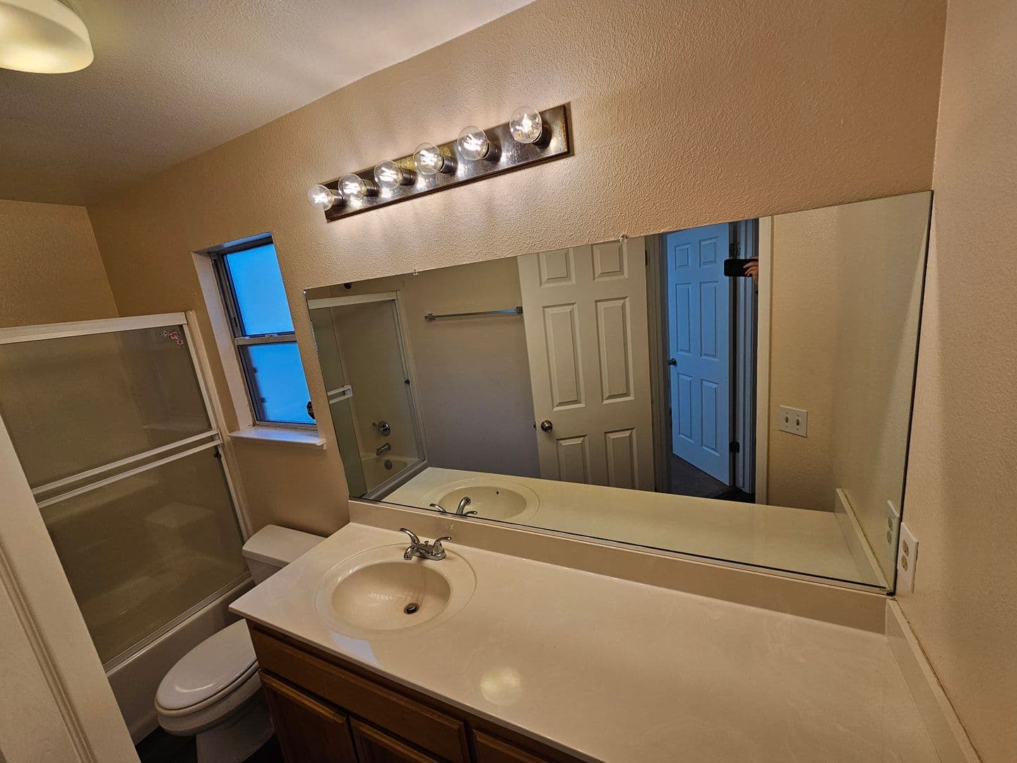 Modesto House: 221 Rector Ln