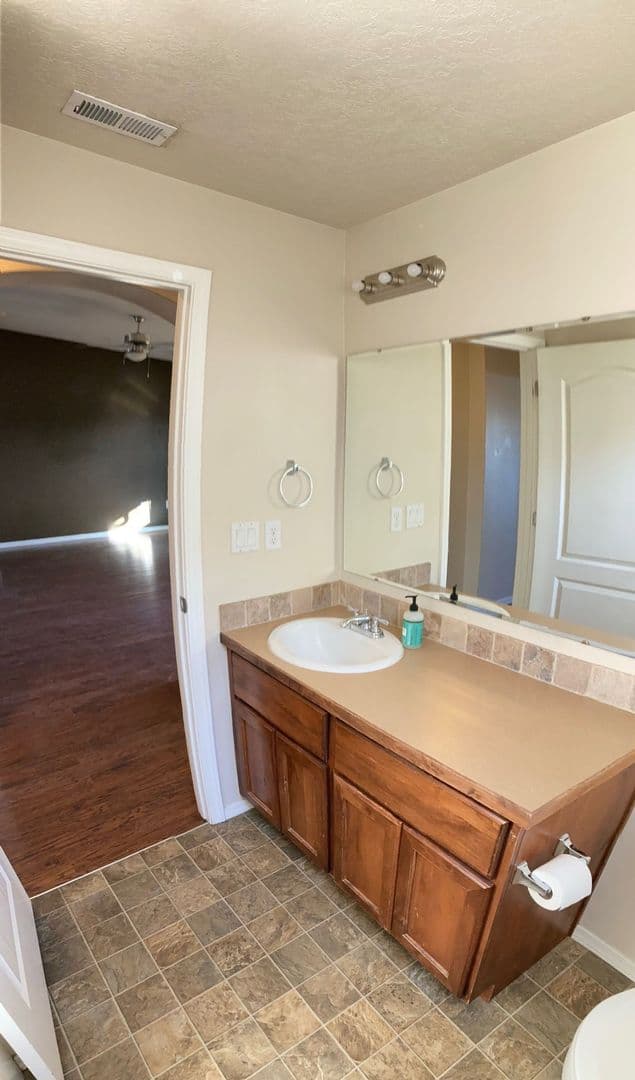 Nampa House: 12692 Sunstone St