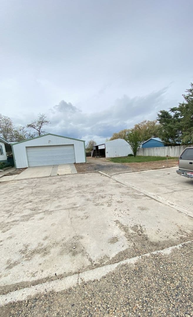 Nyssa House: 3255 Hwy 201