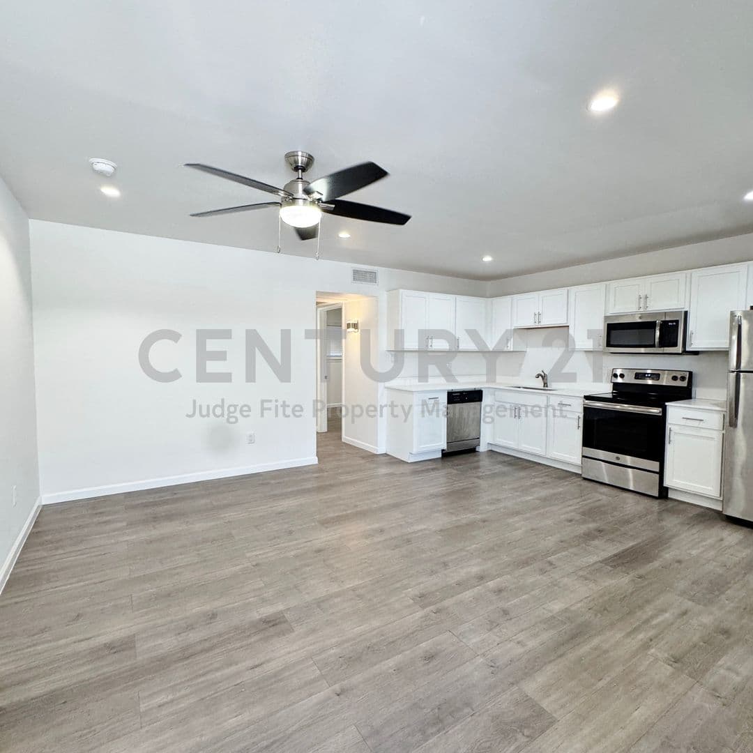 Dallas Condo: 5010 San Jacinto Street #205