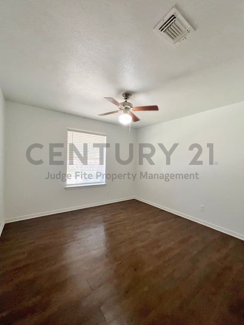 DeSoto House: 1008 Pine Tree Lane