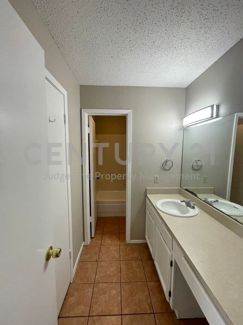 Irving Townhome: 1910 Wilshire Drive