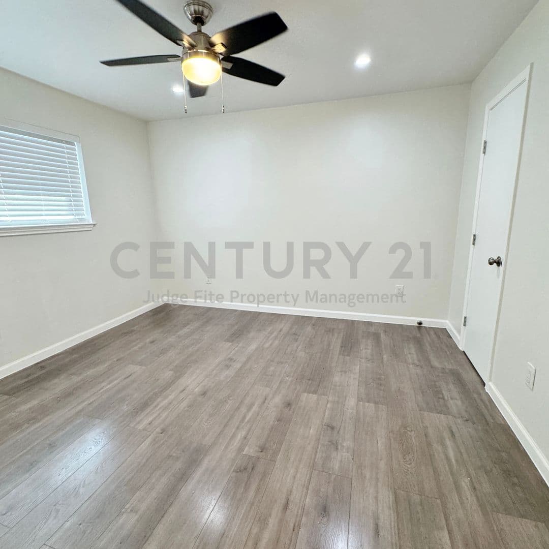 Dallas Condo: 5010 San Jacinto Street #201