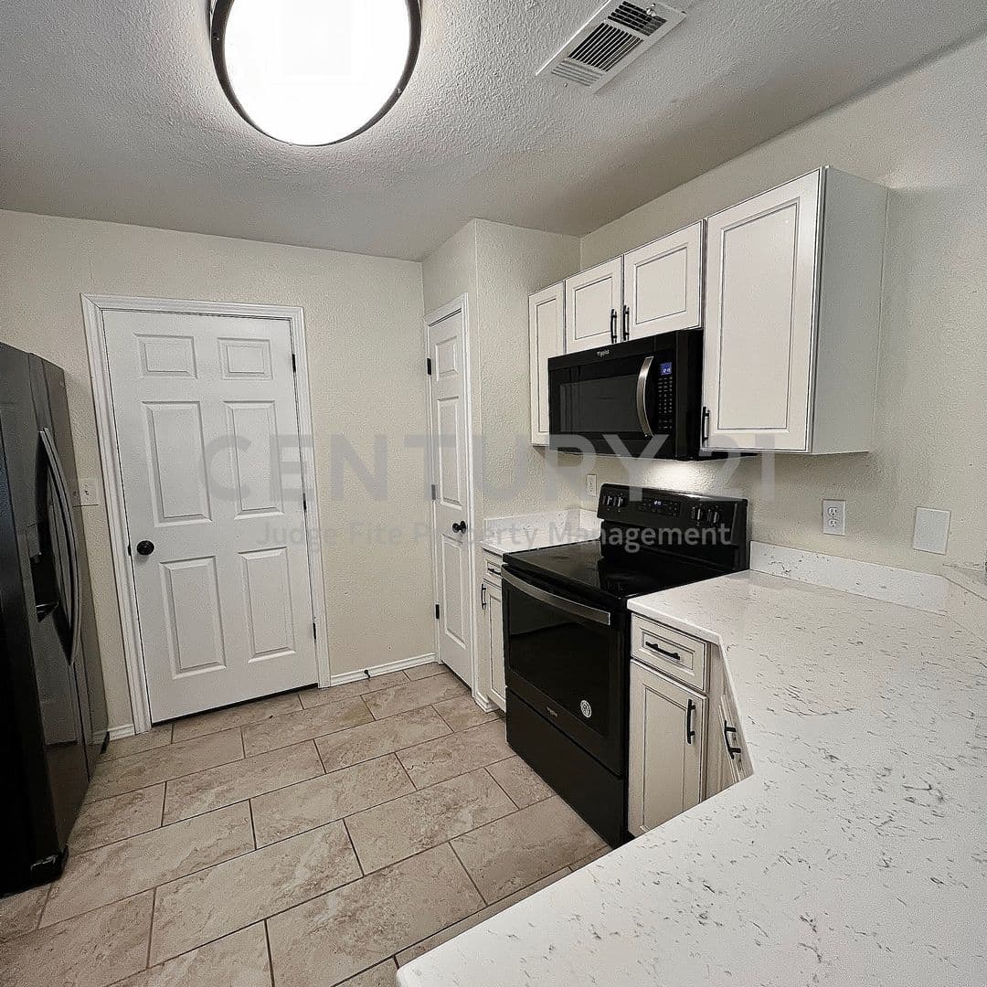 Arlington House: 4808 Waxwing Drive