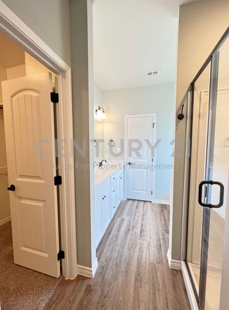 Pilot Point House: 808 E. Northside Drive