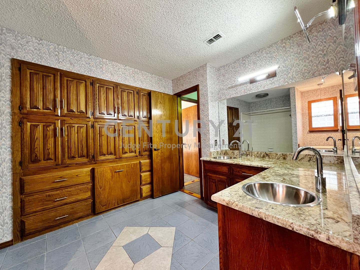 Fort Worth House: 812 Newport Road