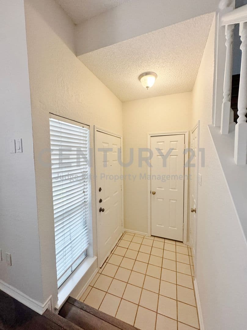 Dallas Condo: 4050 Frankford Road #102