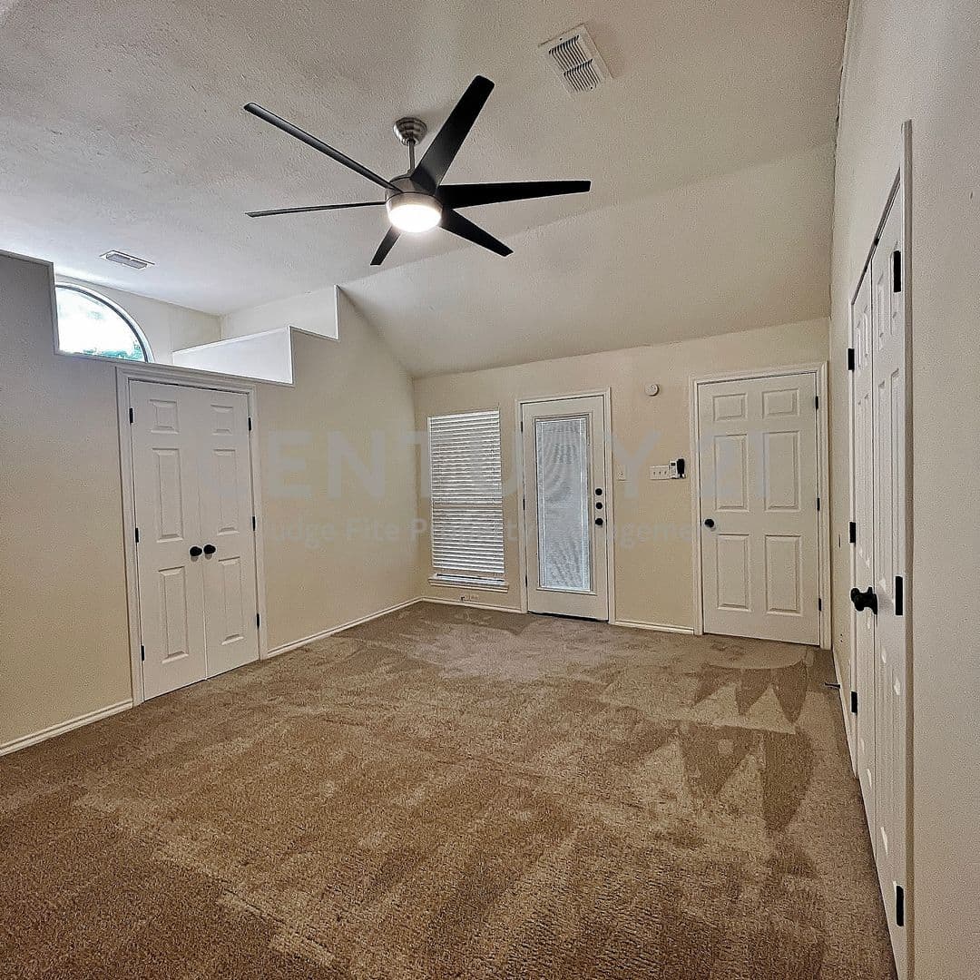 Arlington House: 4808 Waxwing Drive