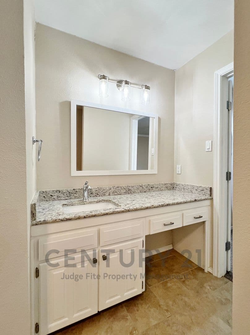 Bedford House: 3101 Murphy Drive