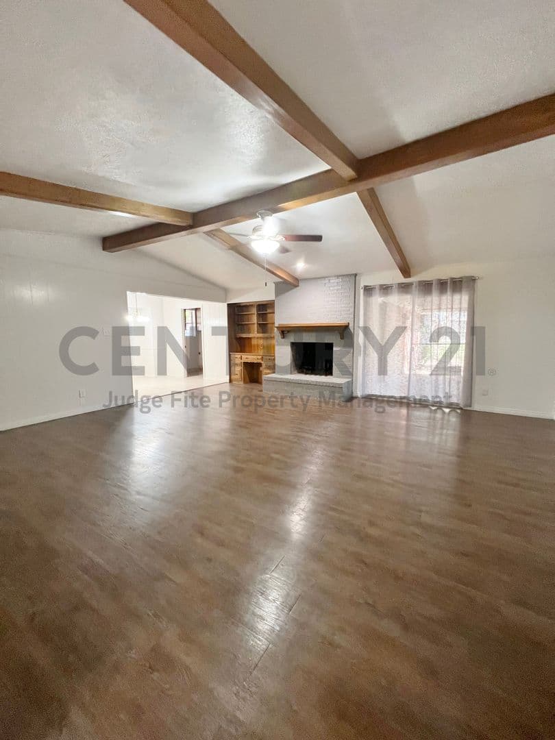 DeSoto House: 1008 Pine Tree Lane