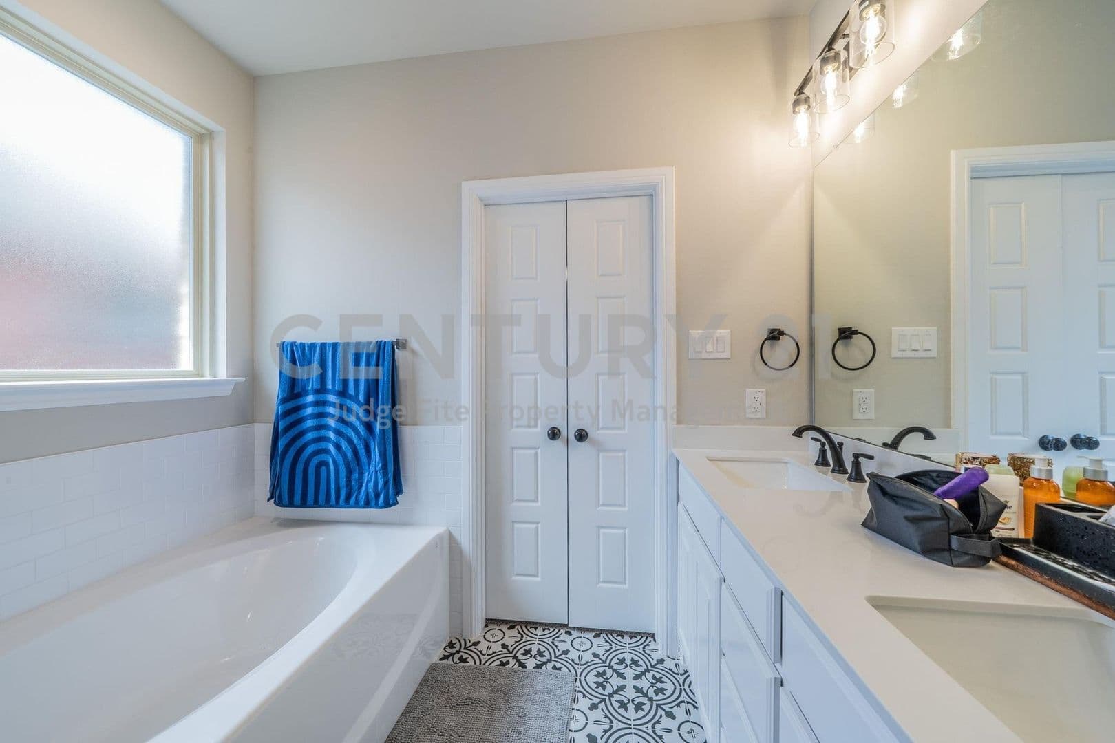 Alvarado House: 1057 Nighthawk Trail