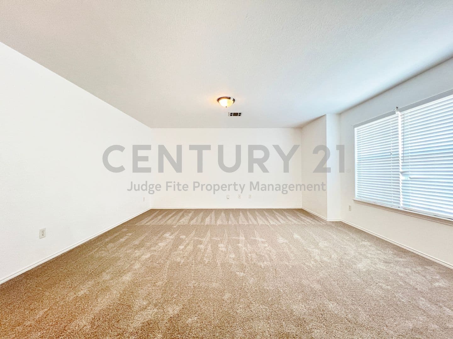 Roanoke House: 15465 Adlong Drive