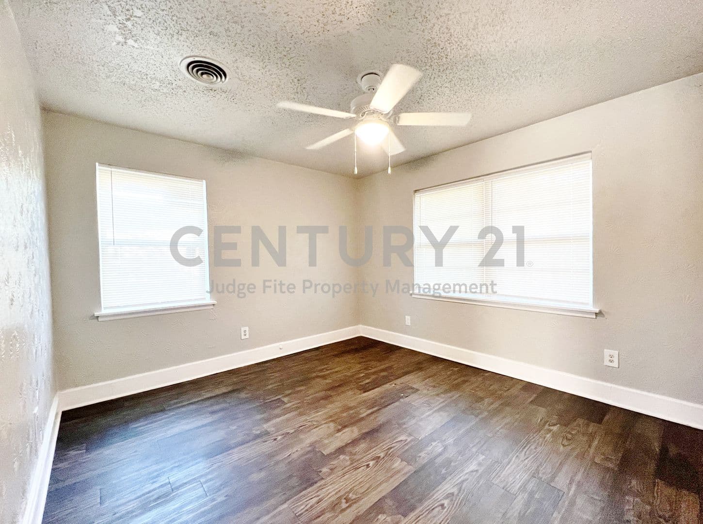Fort Worth House: 5301 Mansel Lane