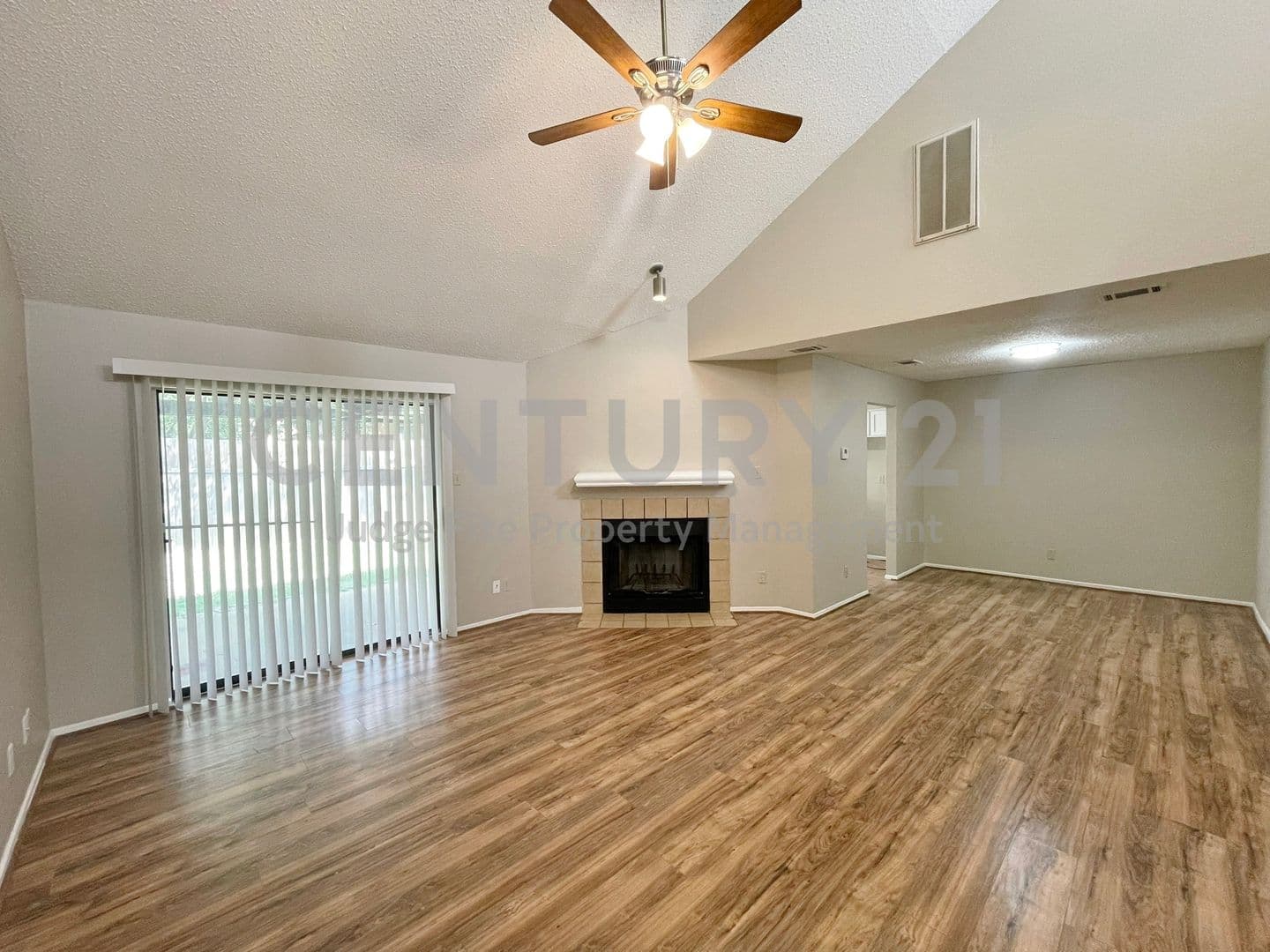 Irving Townhome: 1910 Wilshire Drive