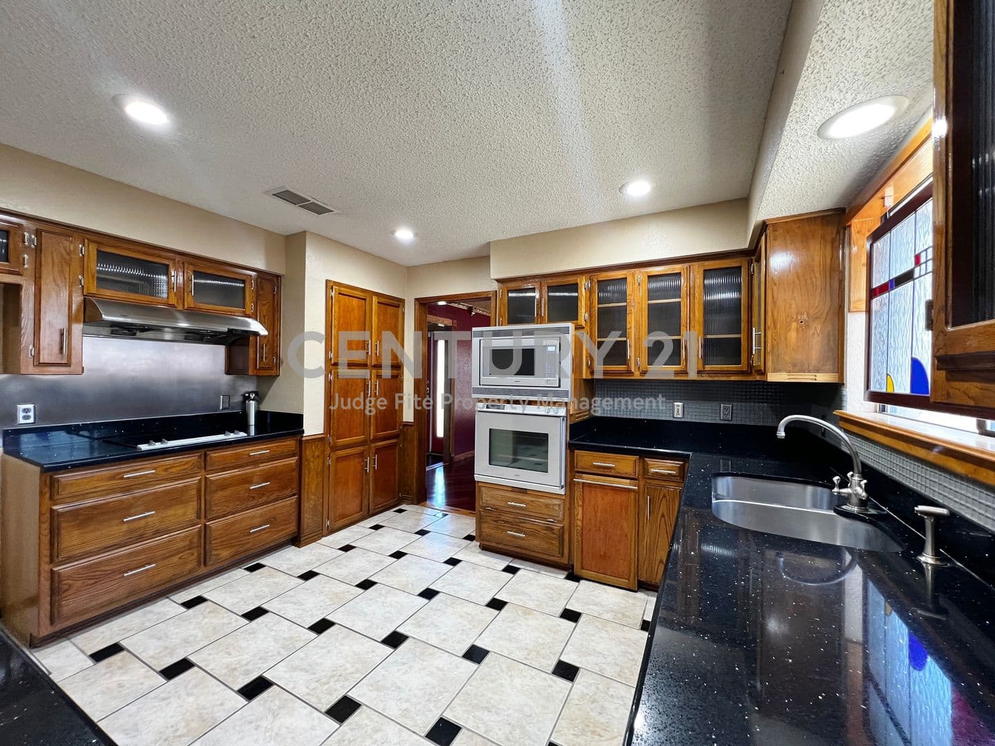 Fort Worth House: 812 Newport Road