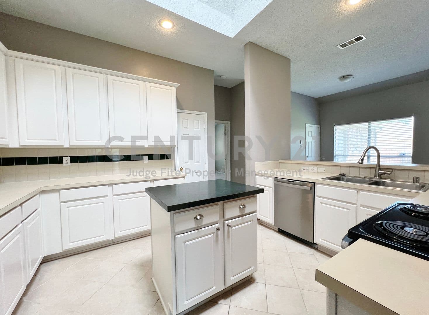Frisco House: 7700 Glenoaks Drive