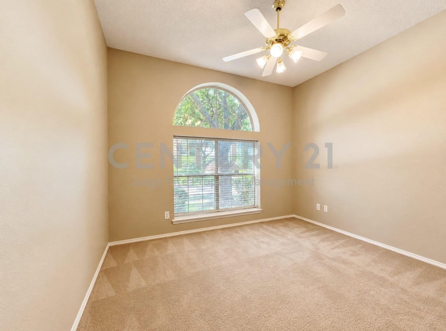 Frisco House: 7700 Glenoaks Drive