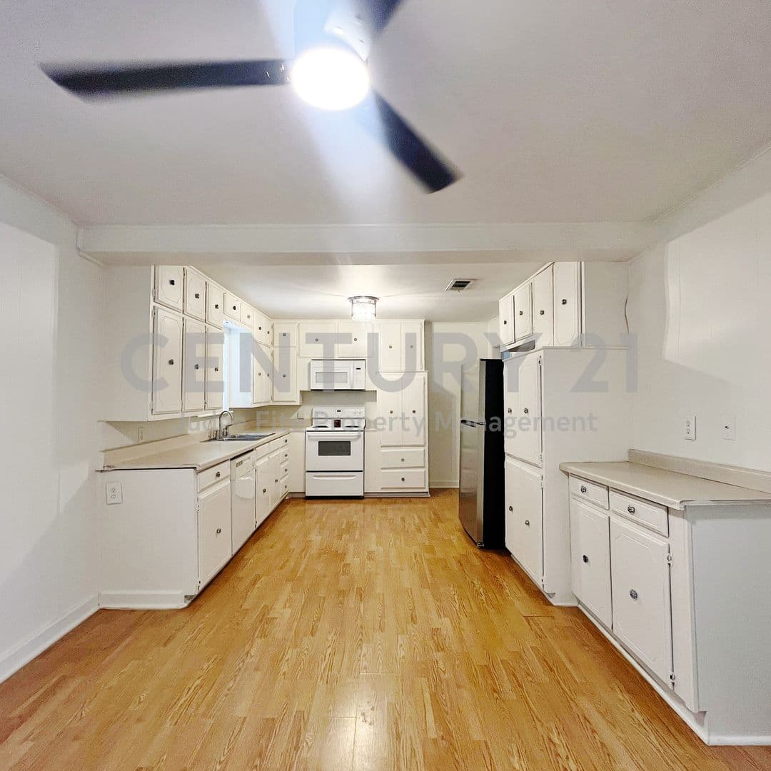 Rockwall House: 206 Renfro Street