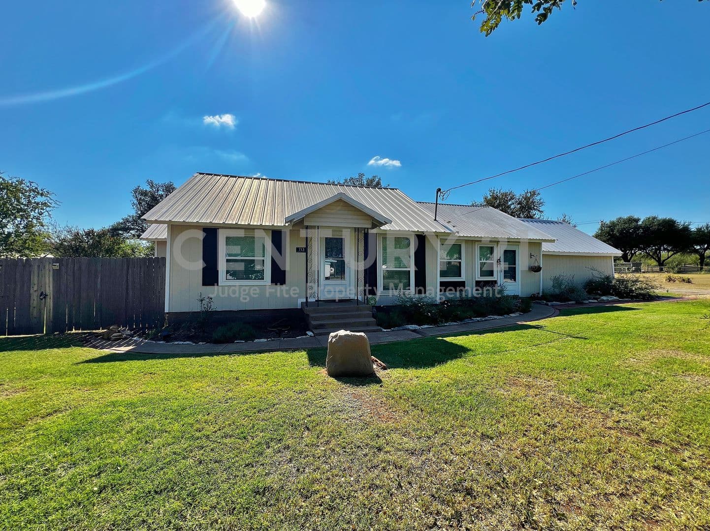 Granbury House: 713 Spring Street
