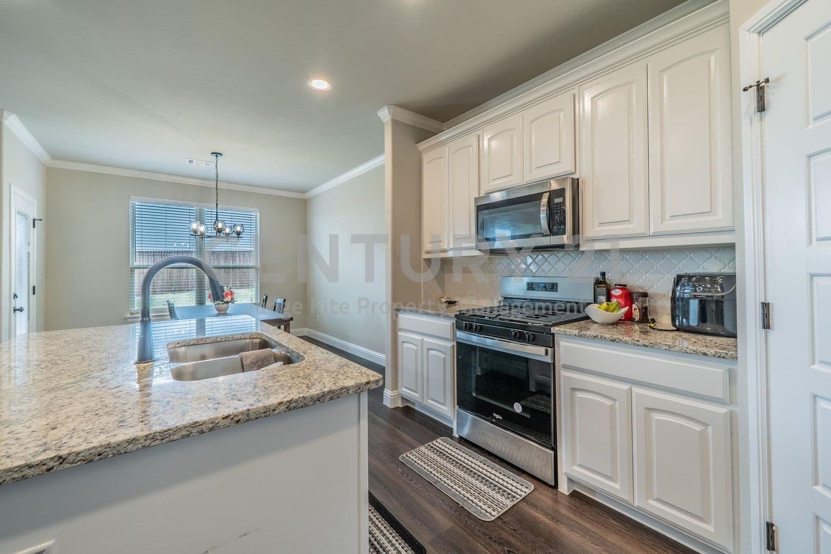 Alvarado House: 1057 Nighthawk Trail