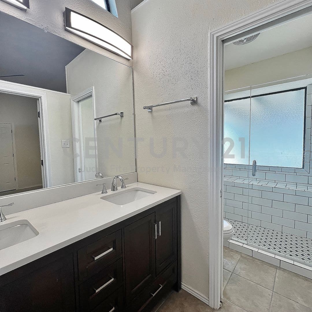 Arlington House: 4808 Waxwing Drive