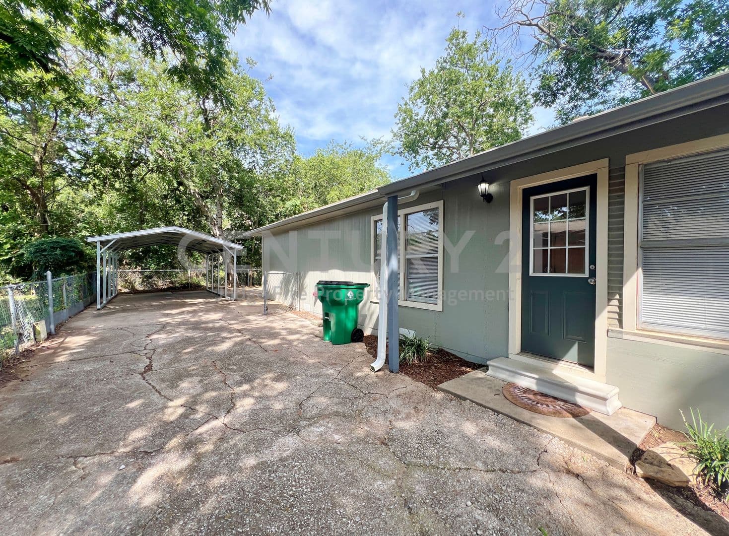 Stephenville House: 450 Everett Street