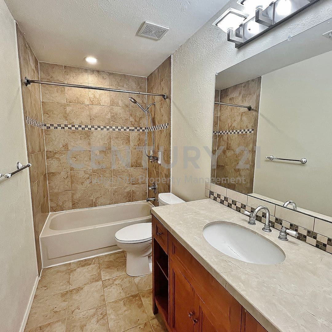 Arlington House: 4808 Waxwing Drive