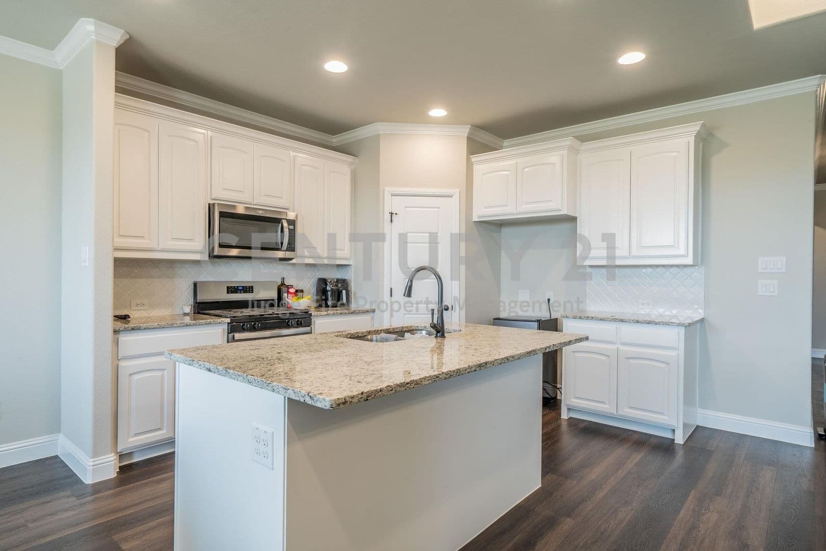 Alvarado House: 1057 Nighthawk Trail