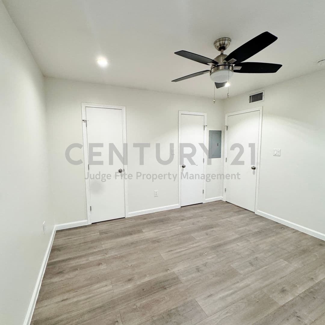 Dallas Condo: 5010 San Jacinto Street #204