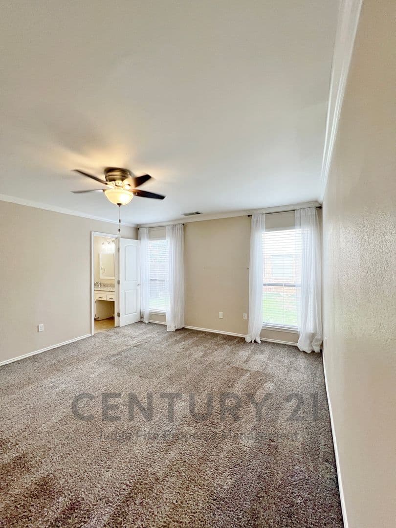 Bedford House: 3101 Murphy Drive