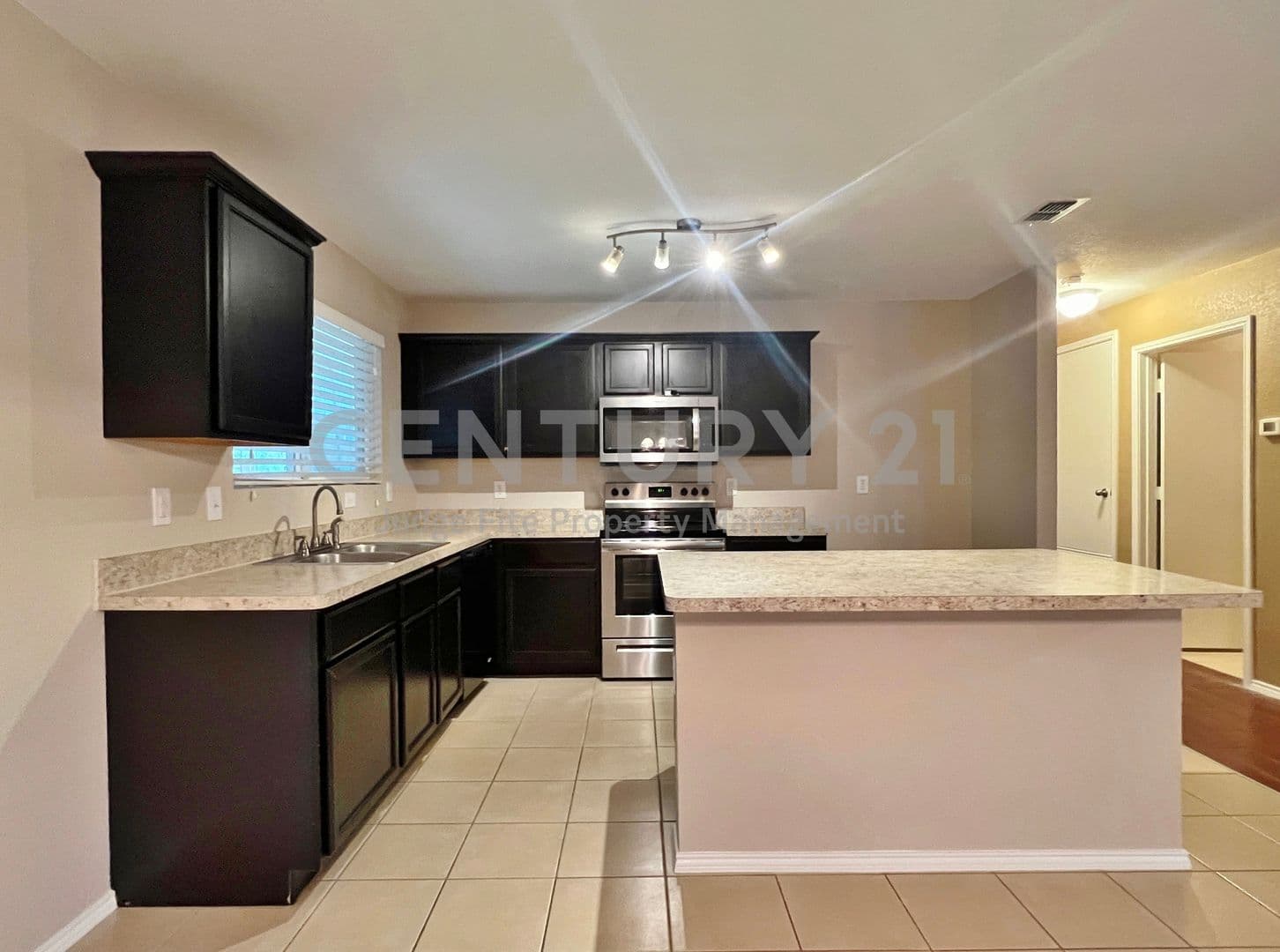 Fort Worth House: 9925 Amaryllis Lane