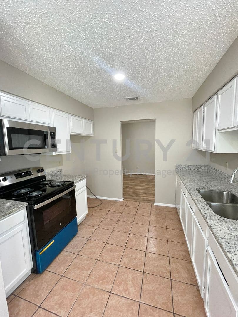 Irving Townhome: 1910 Wilshire Drive