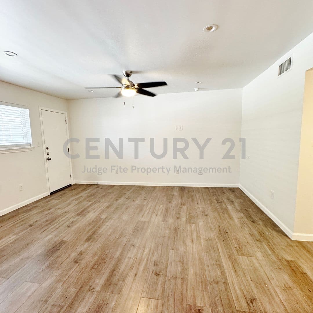 Dallas Condo: 5010 San Jacinto Street #201
