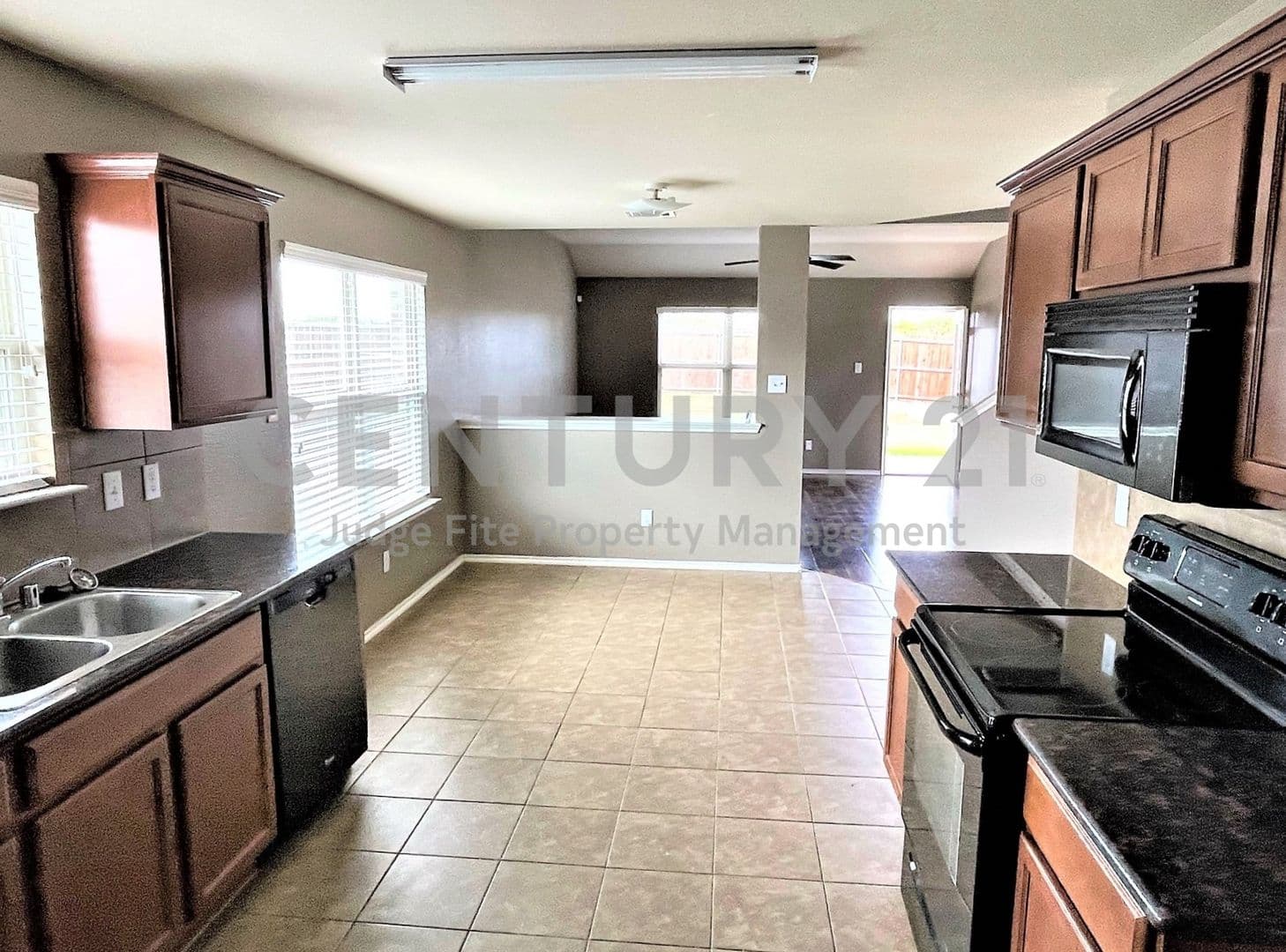 Royse City House: 208 Dye Drive
