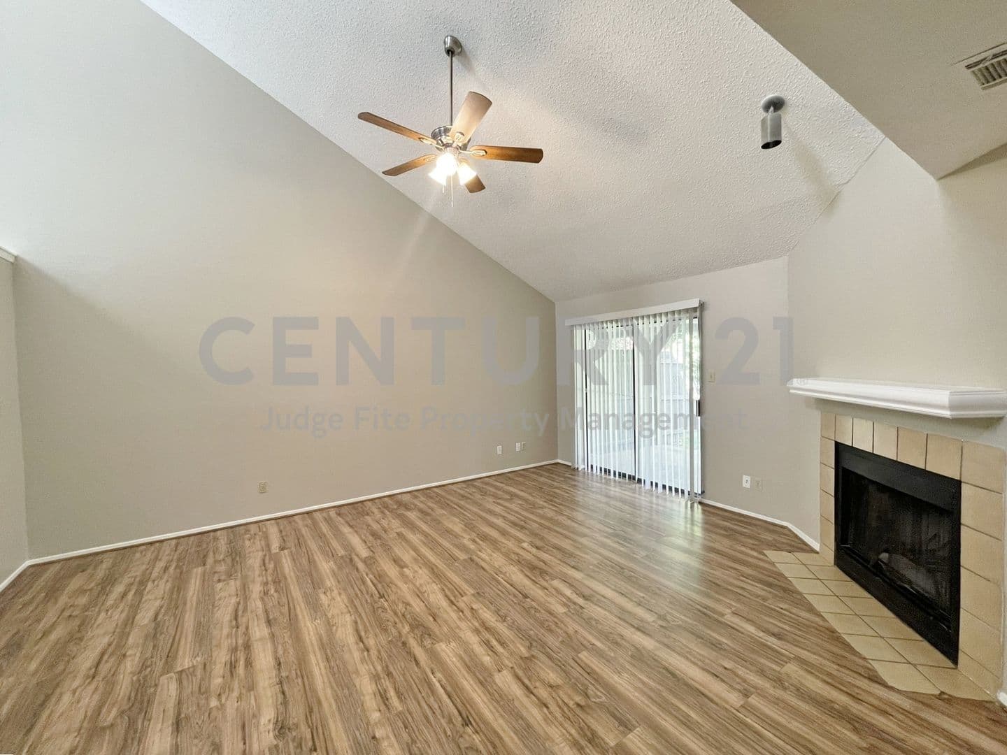 Irving Townhome: 1910 Wilshire Drive