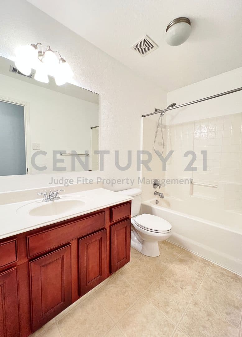 Roanoke House: 15465 Adlong Drive