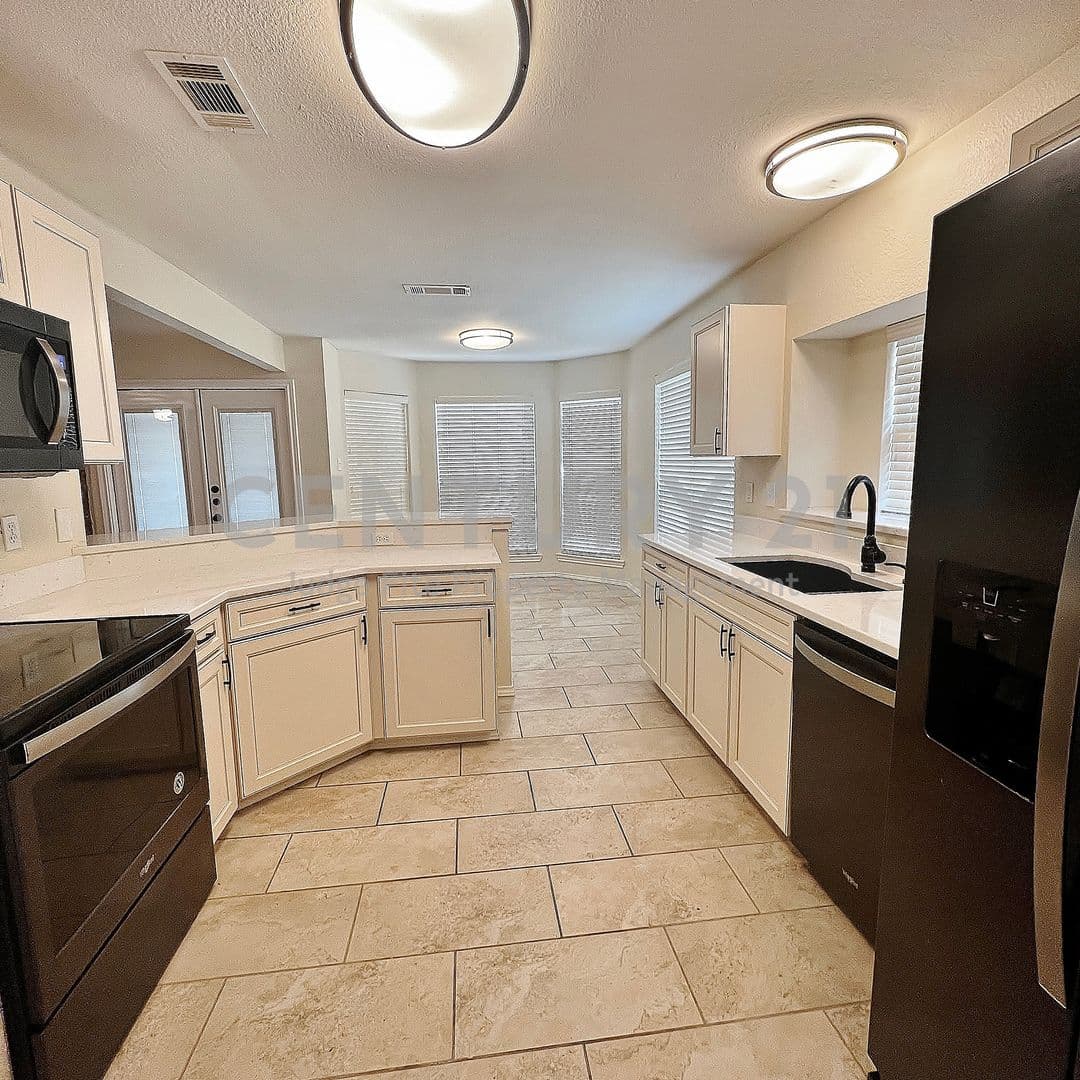 Arlington House: 4808 Waxwing Drive