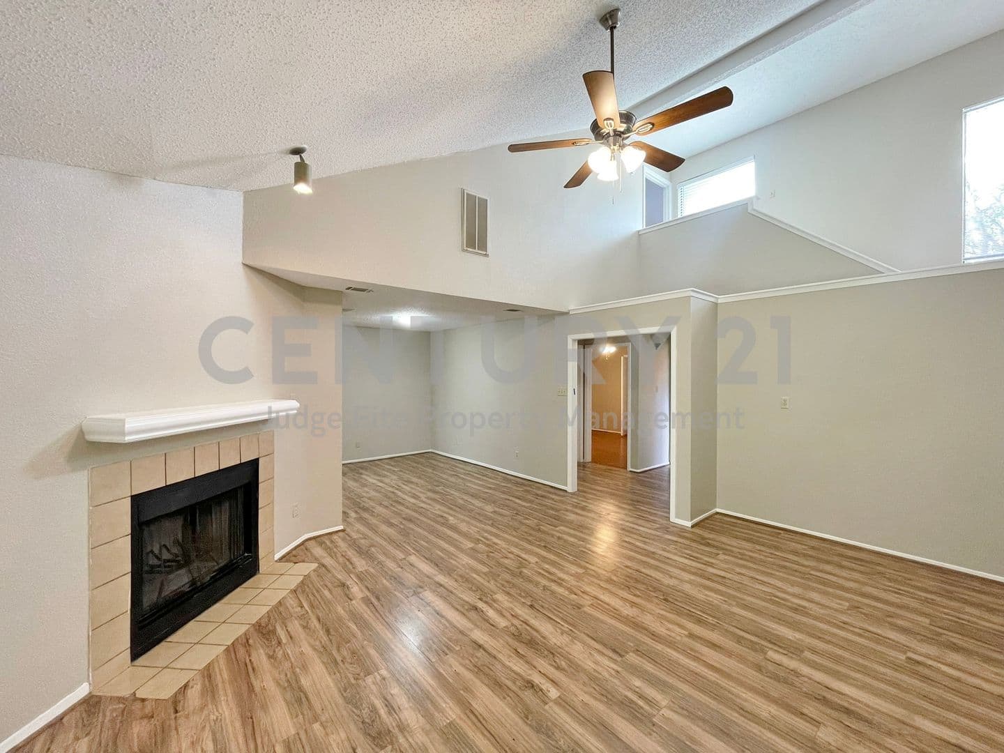 Irving Townhome: 1910 Wilshire Drive