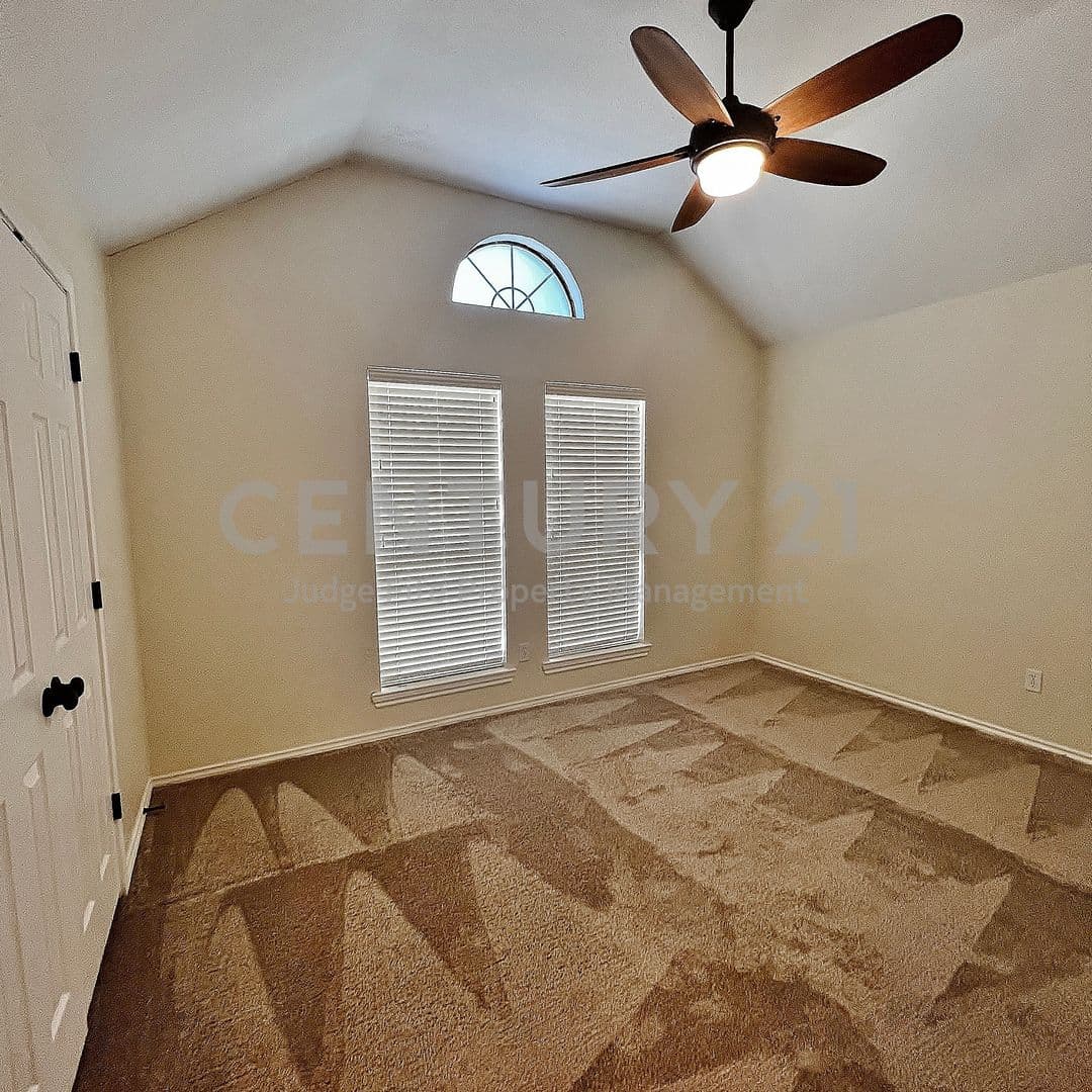 Arlington House: 4808 Waxwing Drive