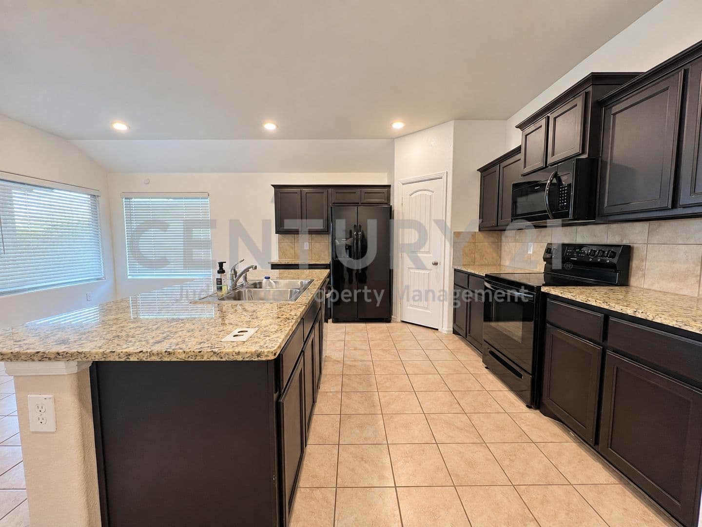 Fort Worth House: 712 Ben Lake Trail