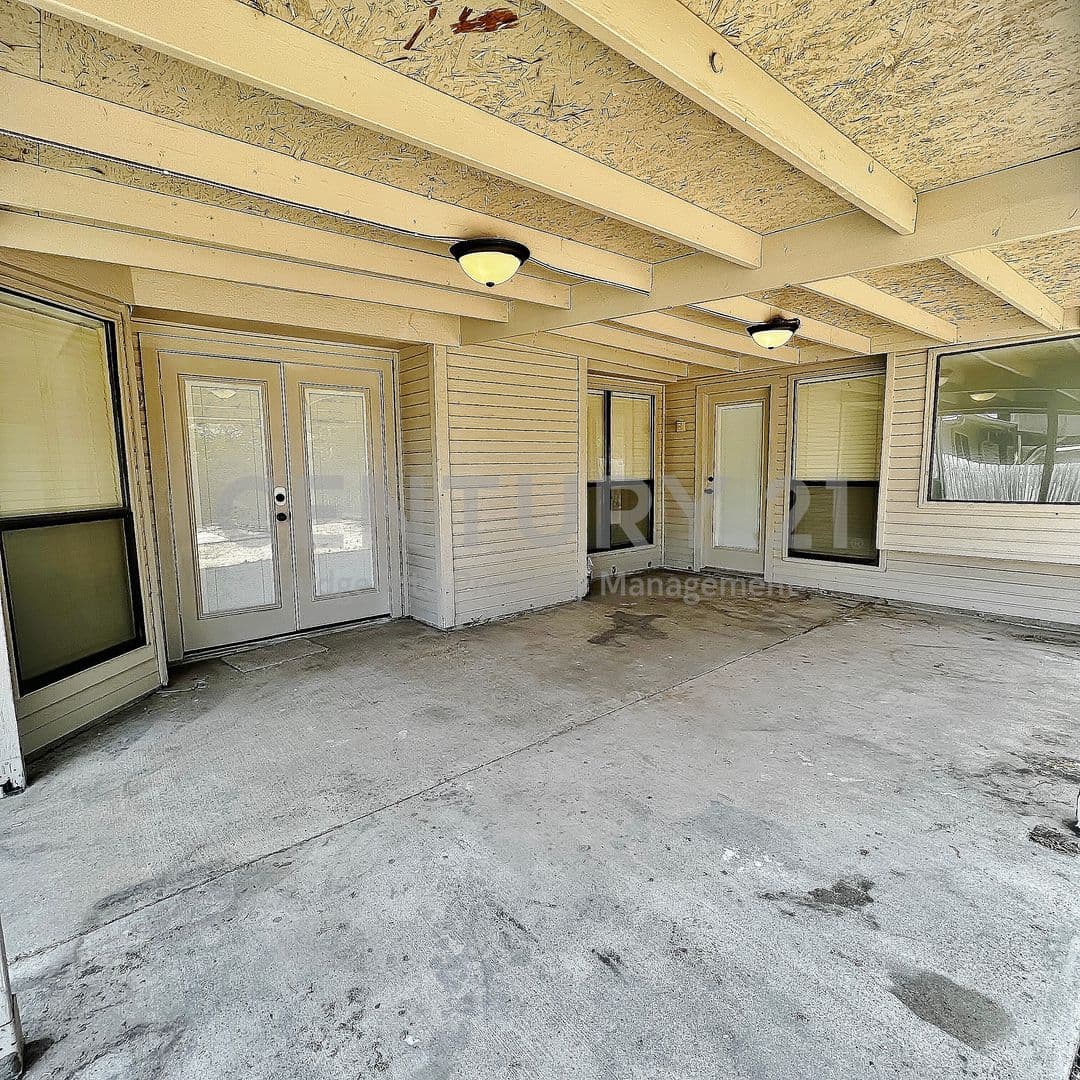 Arlington House: 4808 Waxwing Drive