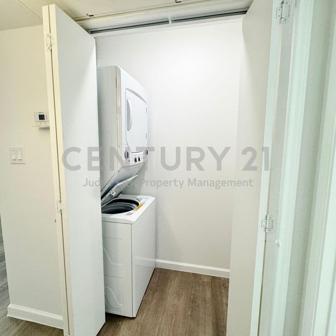 Dallas Condo: 5010 San Jacinto Street #205