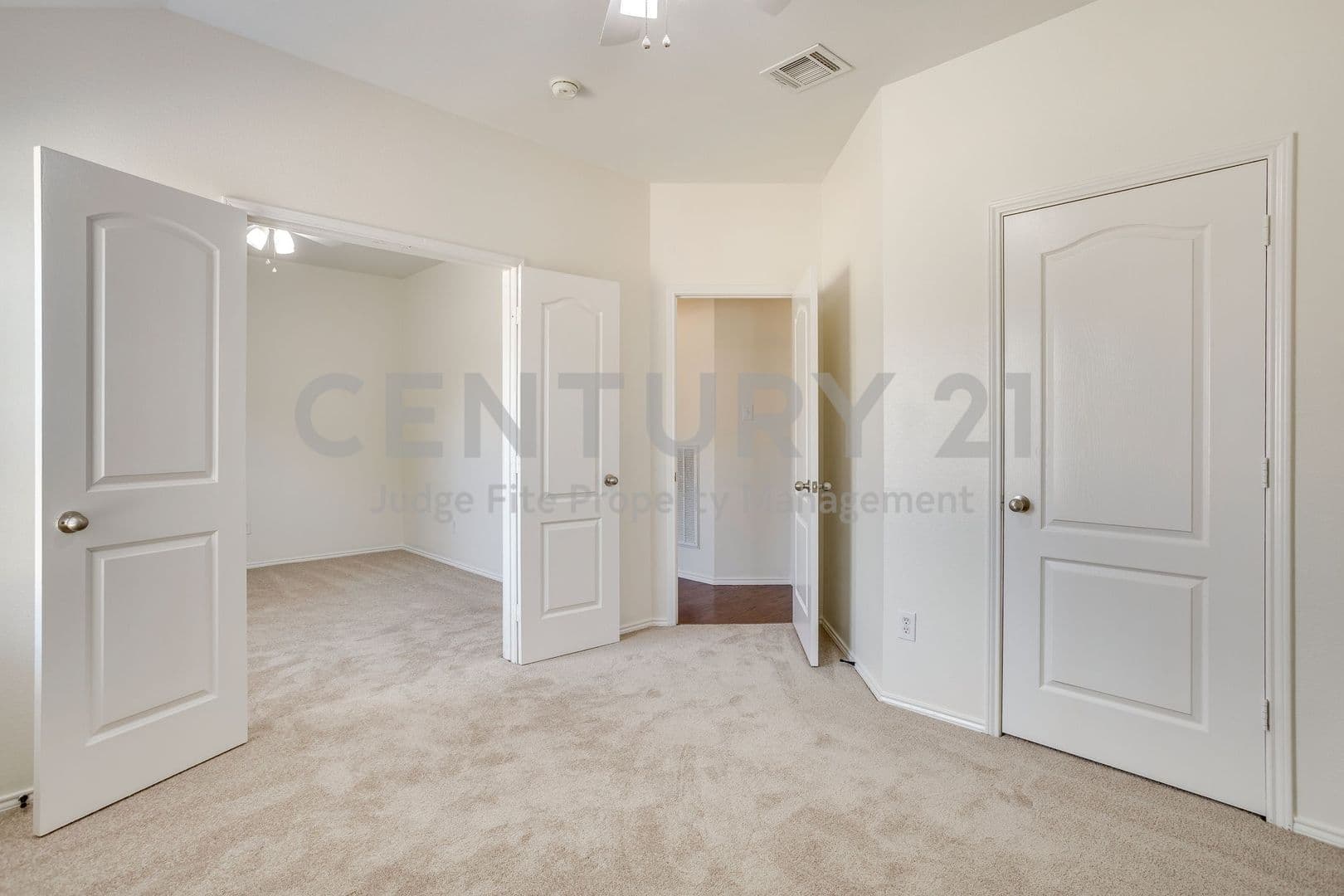 Fort Worth House: 6220 Granite Creek