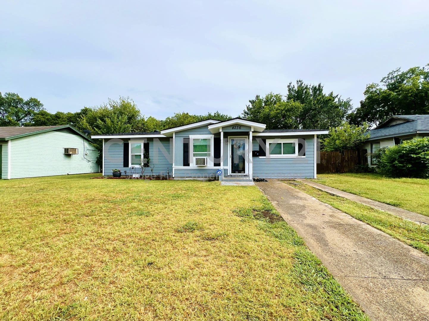 Fort Worth House: 4236 Comanche Street