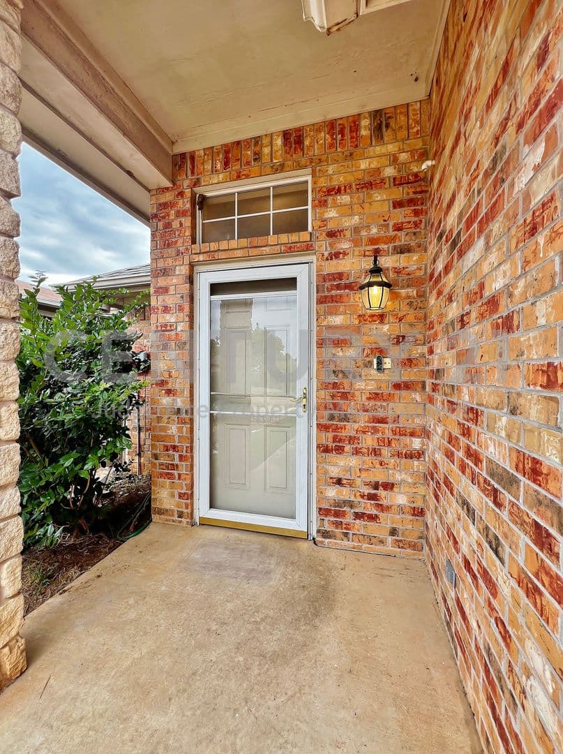Arlington House: 5131 Trail Dust Lane