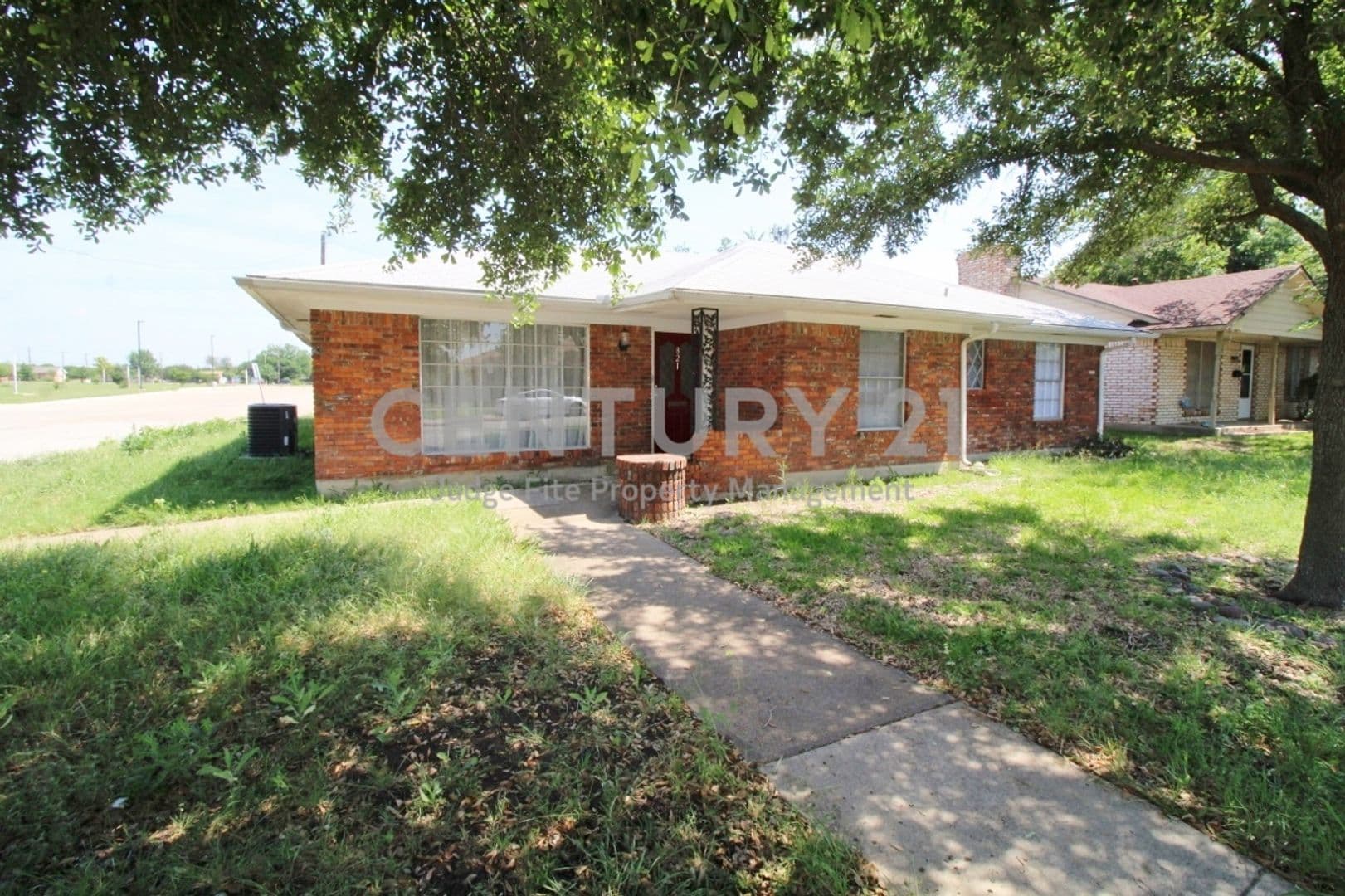 Lancaster House: 821 Rea Avenue