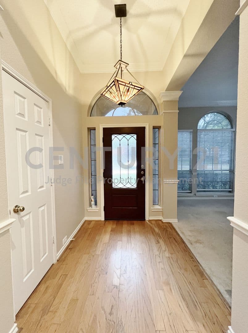 Highland Village House: 2685 Hillside Drive