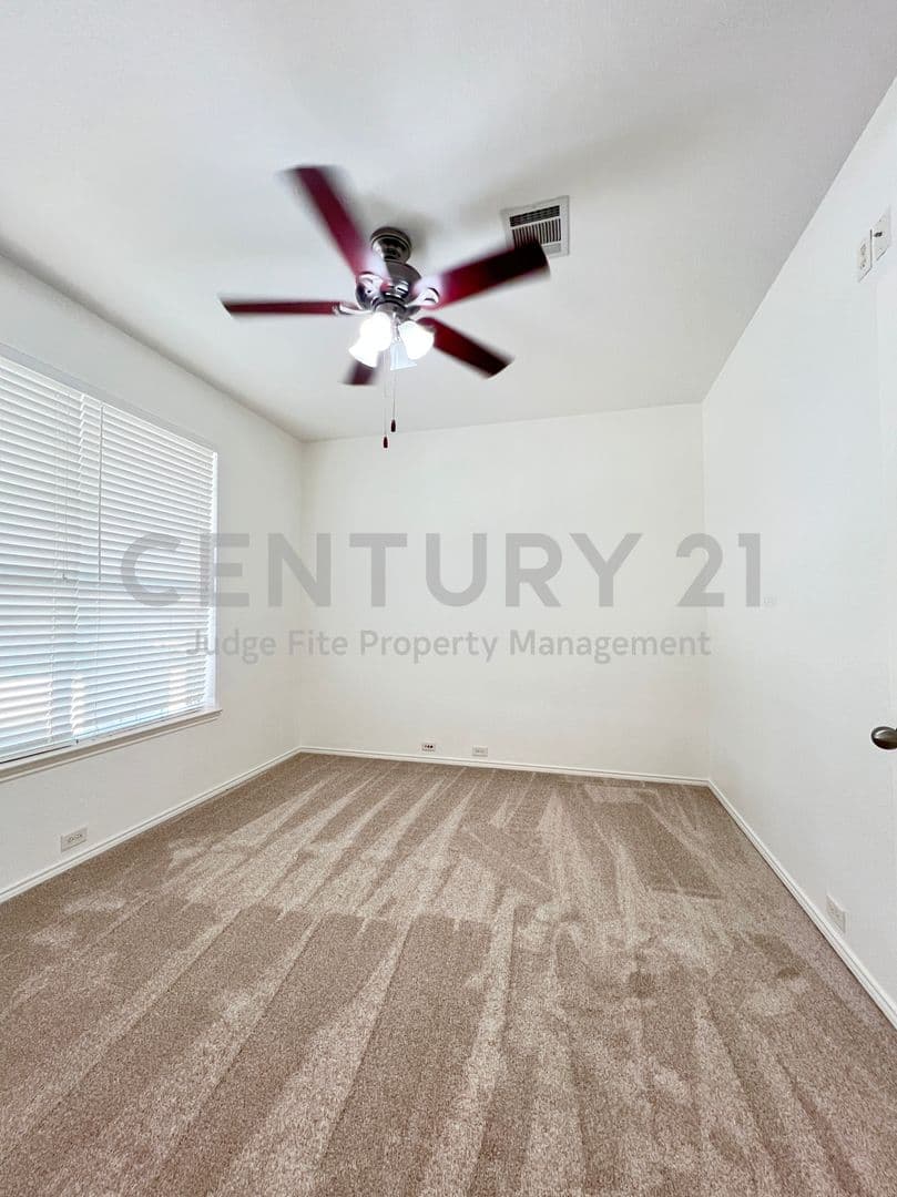 Roanoke House: 15465 Adlong Drive